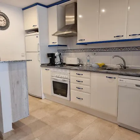 Marina De La Duquesa Beachfront Apartment *