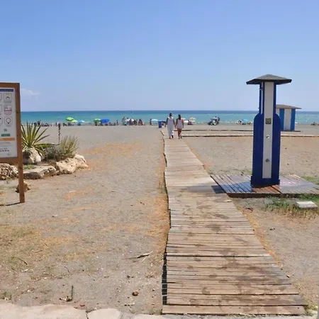 Marina De La Duquesa Beachfront Apartment *